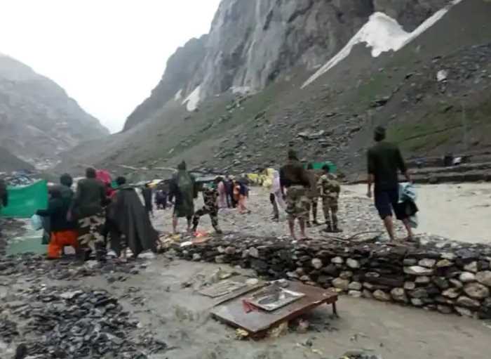 अमरनाथ यात्रा में मरने वाले दिल्लीवासियों के परिवार को दस-दस लाख रुपए की आर्थिक मदद